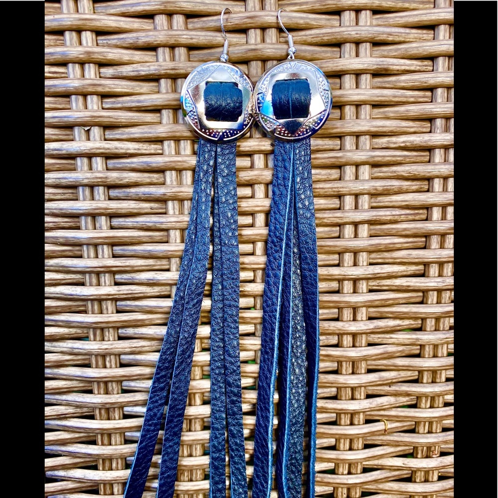 Leather earrings New Silver western cowgirl Concho